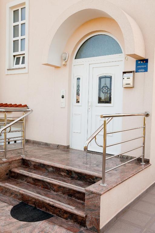 Apartments Petani Кожино Екстер'єр фото